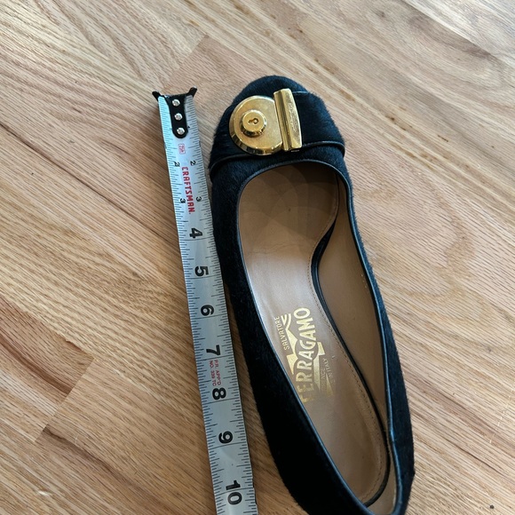 Salvatore Ferragamo Fiamma Black Women's Shoes with gold key lock pump size 10 - Picture 9 of 10